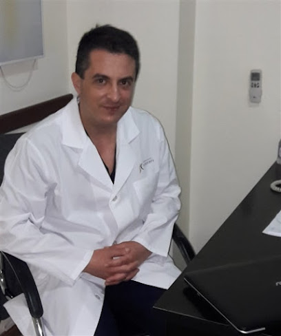 Dr. Néstor Yunis, Neurocirujano