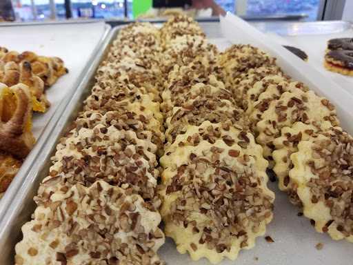 Shopping Mall «Hillcrest Shopping Center», reviews and photos, 1701 N Larkin Ave, Crest Hill, IL 60403, USA