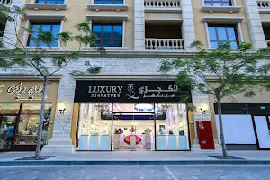 Luxury signature qatar image