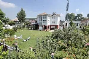 Heritage Bungalow - Hotels in Srinagar image
