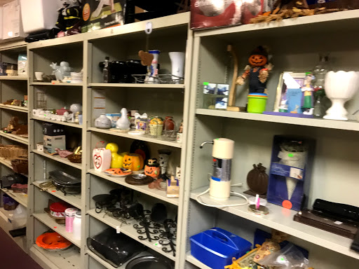 Thrift Store «Genmer Thrift Store and Donation Center», reviews and photos, 6265 Van Nuys Blvd, Van Nuys, CA 91401, USA