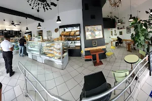 Bettant Bakery & Café image