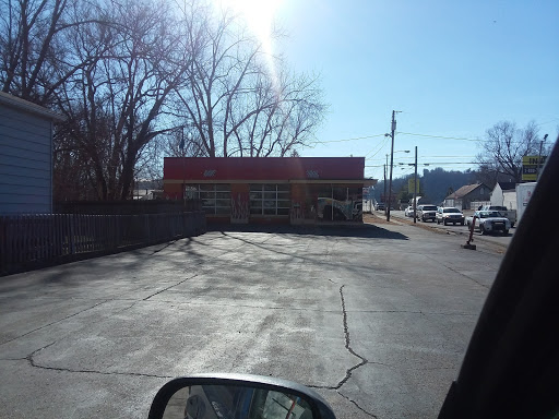 Liquor Store «Fillin Station Liquors Inc», reviews and photos, 901 E 2nd St, Madison, IN 47250, USA