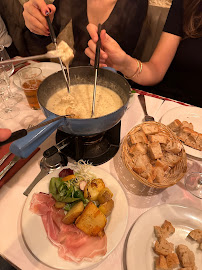 Raclette du Restaurant français Le Vieux Bistrot : Spécialité Fromage, Fondue , Raclette, Pierrades à Paris - n°14