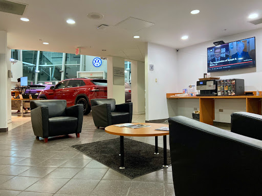 Volkswagen Dealer «Gurnee Volkswagen», reviews and photos, 6301 W Grand Ave, Gurnee, IL 60031, USA