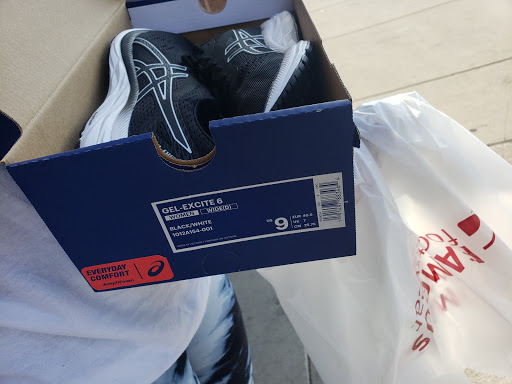 Shoe Store «Famous Footwear», reviews and photos, 8254 Agora Pkwy, Selma, TX 78154, USA