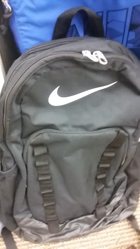 Shoe Store «Famous Footwear», reviews and photos, 1760 Orchard Gateway Blvd, North Aurora, IL 60542, USA