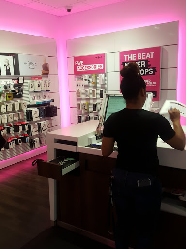Cell Phone Store «T-Mobile», reviews and photos, 6365 Dobbin Rd, Columbia, MD 21045, USA