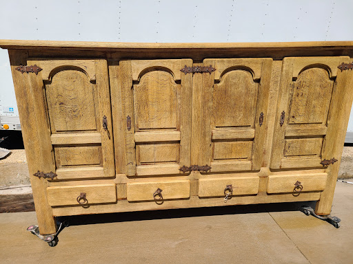 Antique Furniture Store «Lots of Furniture Antiques Warehouse», reviews and photos, 910 N Riverfront Blvd, Dallas, TX 75207, USA