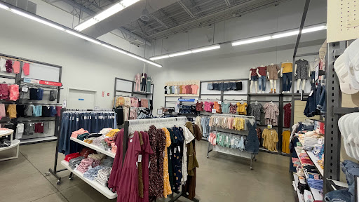 Clothing Store «Old Navy», reviews and photos, 4300 Towne Center Dr, Louisville, KY 40241, USA