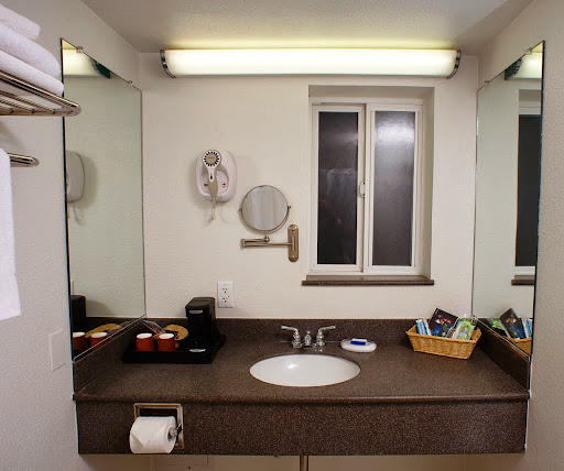 Hi View Inn & Suites image