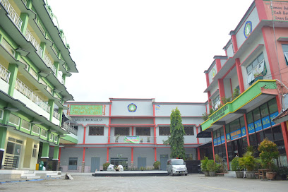 Sekolah Menengah Pertama (SMP) Darul Ulum 1 Unggulan