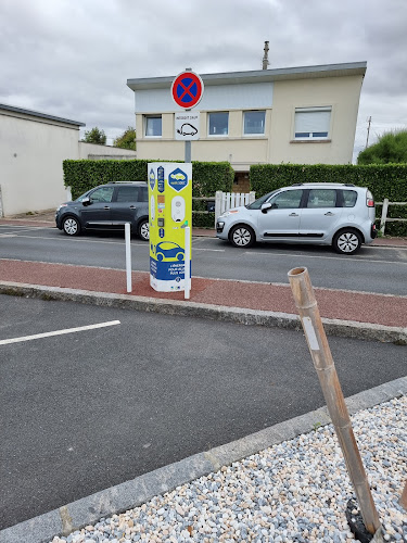 Borne de recharge de véhicules électriques SDE Calvados Charging Station Saint-Aubin-sur-Mer