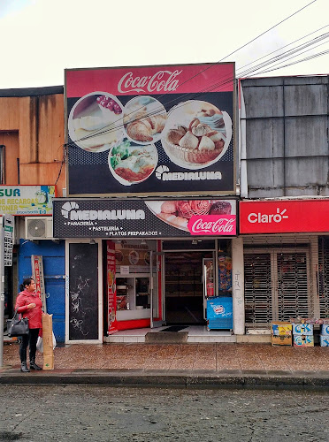 Opiniones de panaderia media luna en Temuco - Tienda de ultramarinos