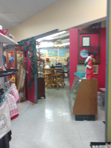 Antique Store «Craftiques Mall - Bandera Road», reviews and photos, 6751 Bandera Rd, San Antonio, TX 78238, USA