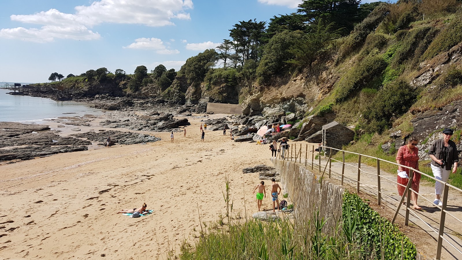 Fontaine aux Bretons beach (La Blavetiere, LoireAtlantique) on the map