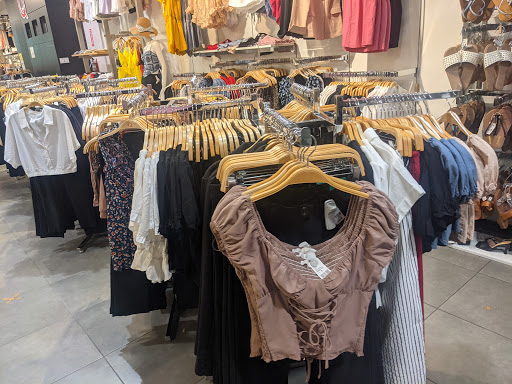 Shopping Mall «Westfield Fashion Square», reviews and photos, 14006 Riverside Dr, Sherman Oaks, CA 91423, USA