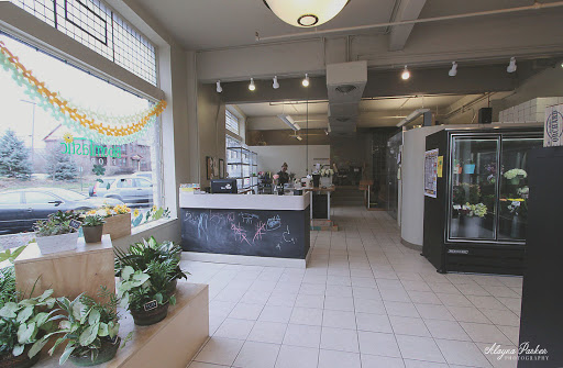 Florist «Bloomtastic Florist», reviews and photos, 2136 Arlington Ave, Columbus, OH 43221, USA