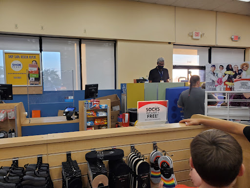 Shoe Store «Shoe Carnival», reviews and photos, 3408 S Glenstone Ave, Springfield, MO 65804, USA