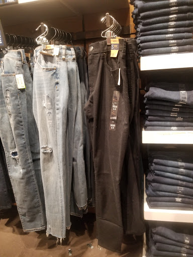 Clothing Store «Aéropostale», reviews and photos, 200 Baychester Ave, Bronx, NY 10475, USA