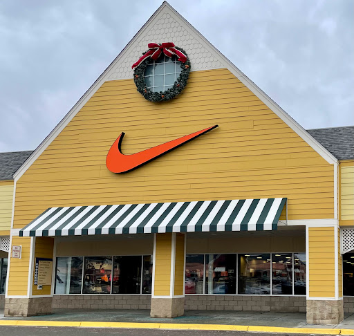 Clothing Store «Nike Factory Store», reviews and photos, 1475 N Burkhart Rd Suite C-200, Howell, MI 48855, USA