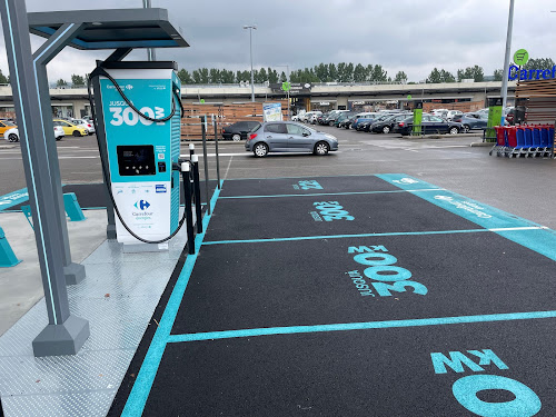 Borne de recharge de véhicules électriques Carrefour Charging Station L'Isle-d'Abeau