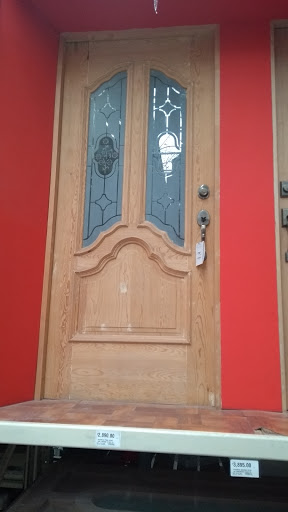 Wooden doors shops in Puebla