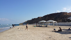 Foto di Kiryat Sanz beach con una costa spaziosa