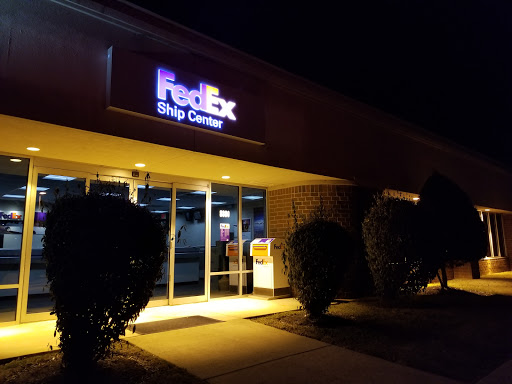 Shipping and Mailing Service «FedEx Ship Center», reviews and photos, 8800 Studley Rd, Mechanicsville, VA 23116, USA
