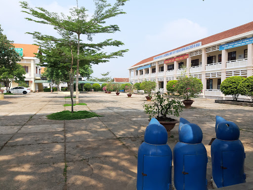 Trường THPT Huỳnh Thúc Kháng