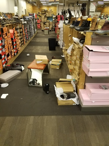 Shoe Store «DSW Designer Shoe Warehouse», reviews and photos, 345 Rockaway Turnpike, Lawrence, NY 11559, USA