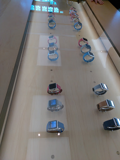 Computer Store «Apple Pasadena», reviews and photos, 54 W Colorado Blvd, Pasadena, CA 91105, USA