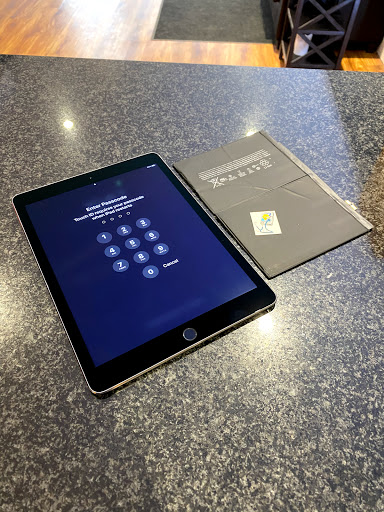 Electronics Repair Shop «Cellfone MD - cell phone repair», reviews and photos, 7637 N Milwaukee Ave, Niles, IL 60714, USA