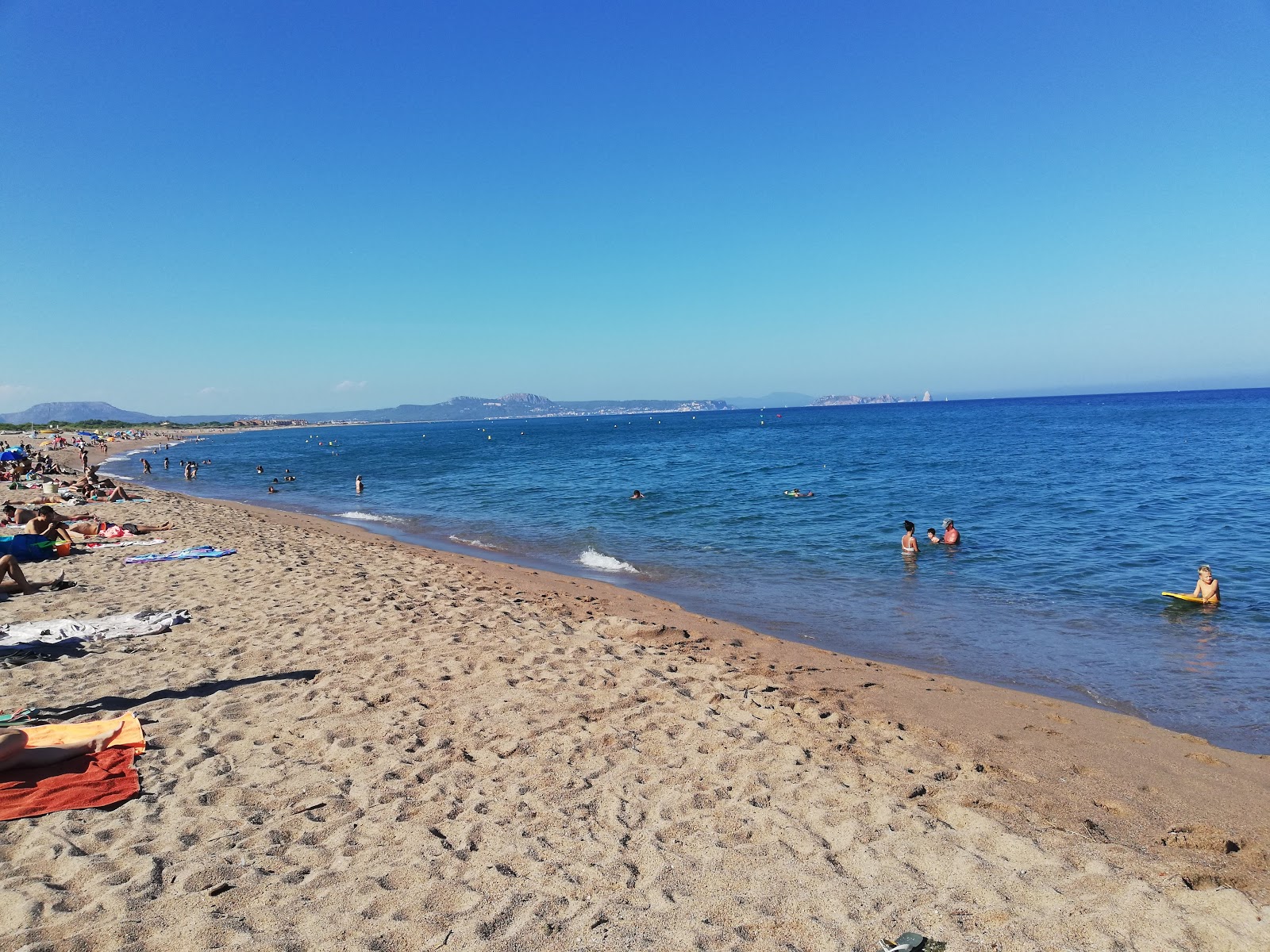 Foto de Playa del Racó con recta y larga