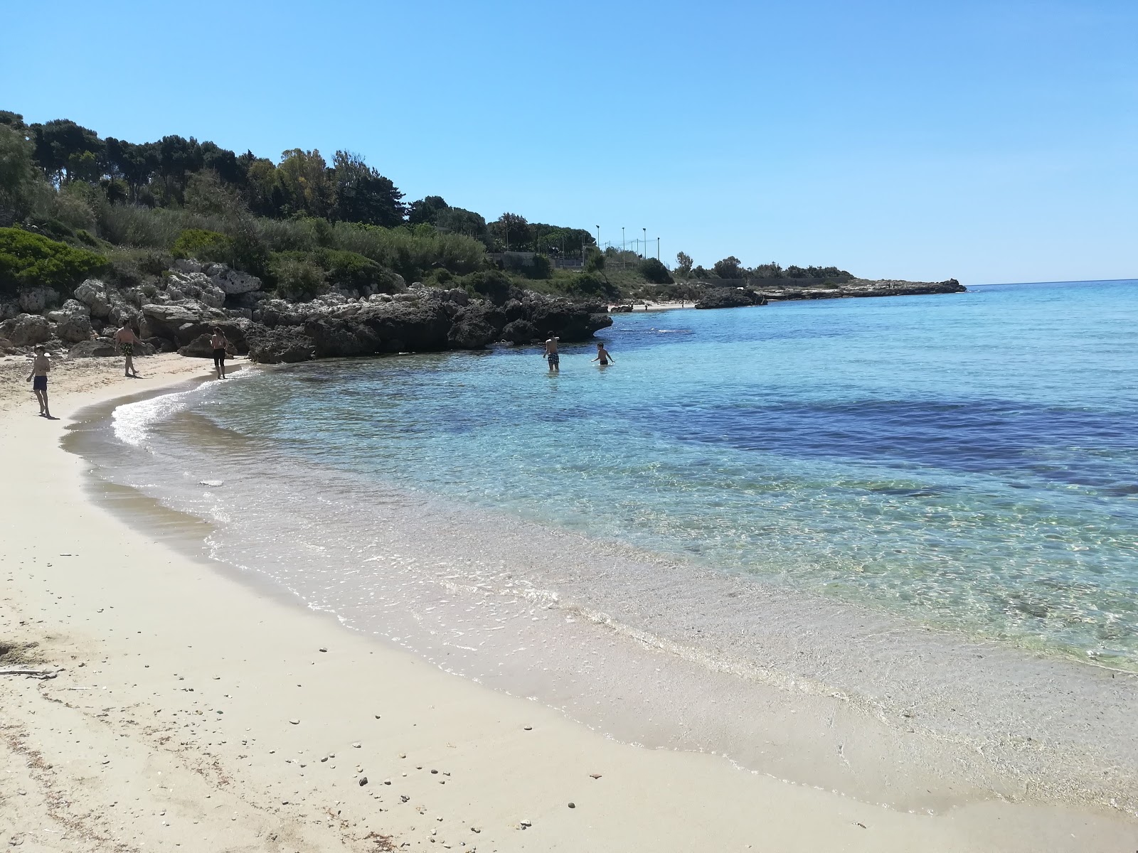 Fotografie cu Spiaggia di Porto Pirrone cu o suprafață de apă pură albastră