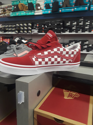 Shopping Mall «Southland Terrace Shopping Center», reviews and photos, 3971 7th Street Rd, Louisville, KY 40216, USA