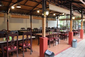 Kampoeng Bamboe Restoran dan Bamboe Inn 1 Homestay image