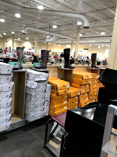 Shoe Store «DSW Designer Shoe Warehouse», reviews and photos, 5518 Leesburg Pike, Falls Church, VA 22041, USA