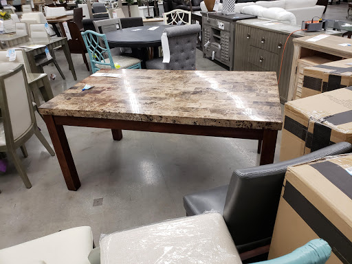 Outlet Store «Rooms To Go Outlet Furniture Store - Seffner», reviews and photos, 11540 E Highway 92, Seffner, FL 33584, USA