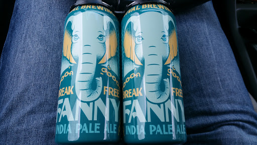 Liquor Store «Town Wine & Spirits», reviews and photos, 179 Newport Ave, Rumford, RI 02916, USA