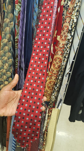 Thrift Store «The Salvation Army Family Store & Donation Center», reviews and photos, 2151 W Devon Ave, Chicago, IL 60659, USA