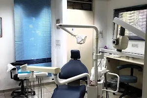 דוקטור ללום מרפאת שיניים image