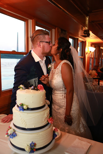 Wedding Bakery «Buttercream Cakes and Desserts», reviews and photos, 223 Chestnut St E, Stillwater, MN 55082, USA