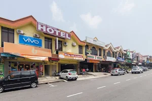 OYO 44072 Mines Cempaka Hotel image