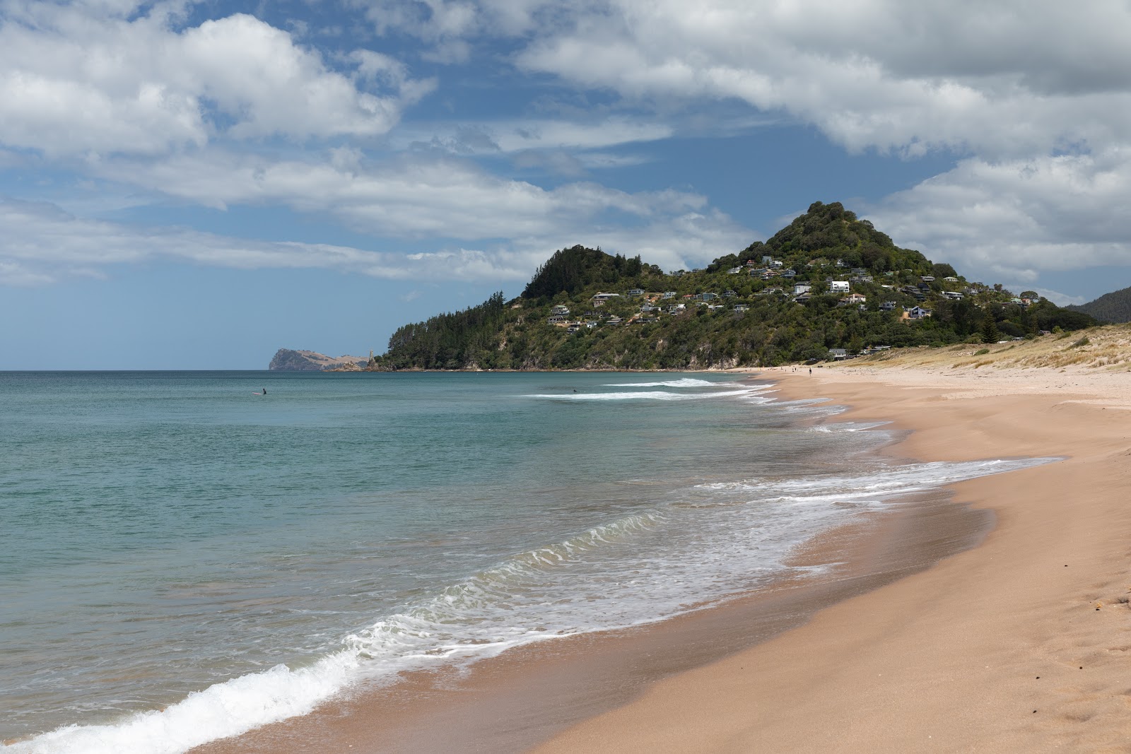 Fotografija Tairua Beach z dolga ravna obala