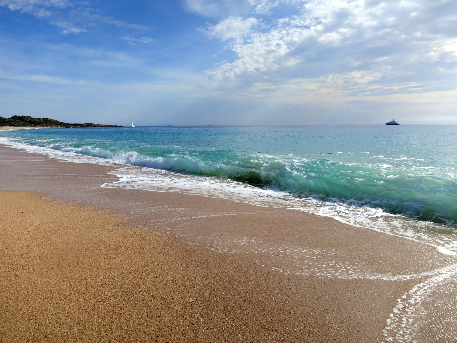 Fotografija Erbaju beach podprto z obalami