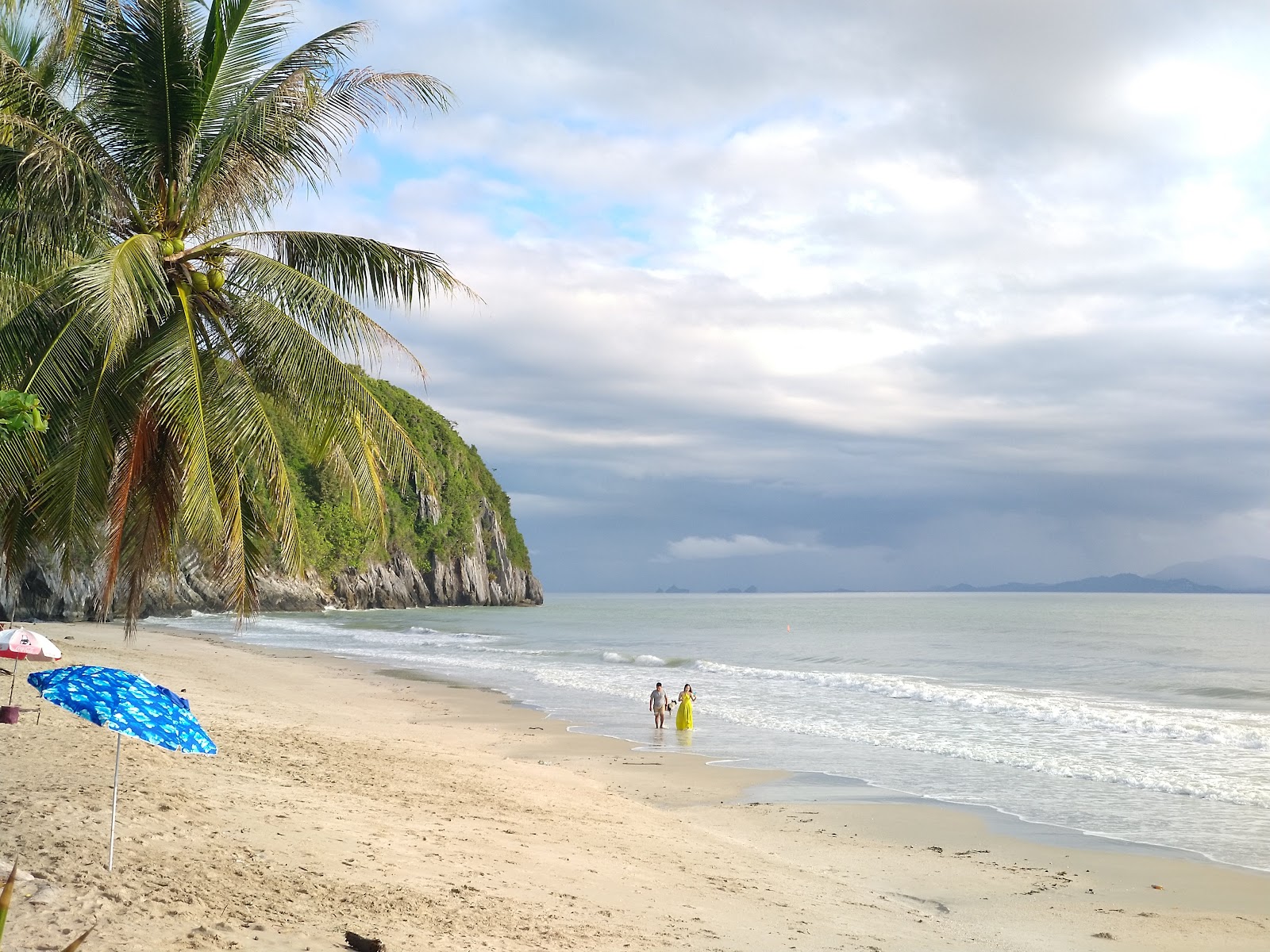 Photo de Ruangsri Resort Khanom entouré de montagnes