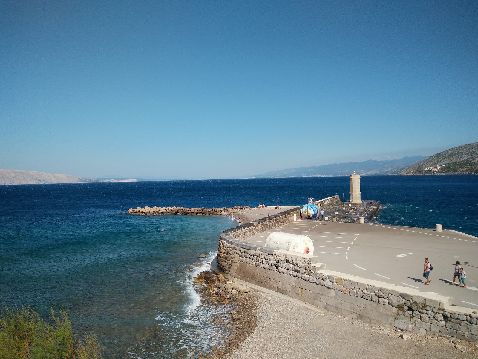 Foto av Senj beach med grå sten yta