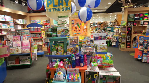 Toy Store «Creative Kidstuff Toy Store», reviews and photos, 148 E Broadway, Bloomington, MN 55425, USA