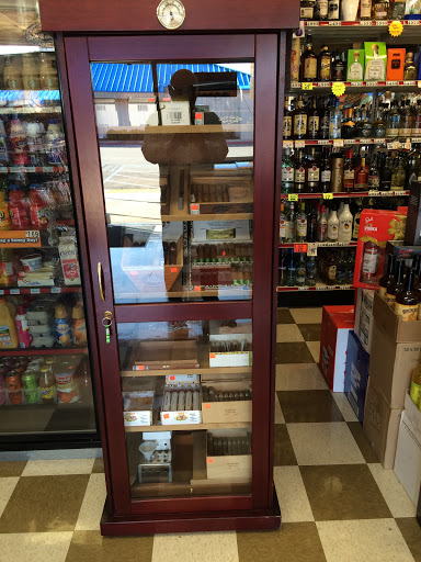 Liquor Store «DISCOUNT MARKET LIQUOR», reviews and photos, 106 N Sunrise Ave, Roseville, CA 95661, USA